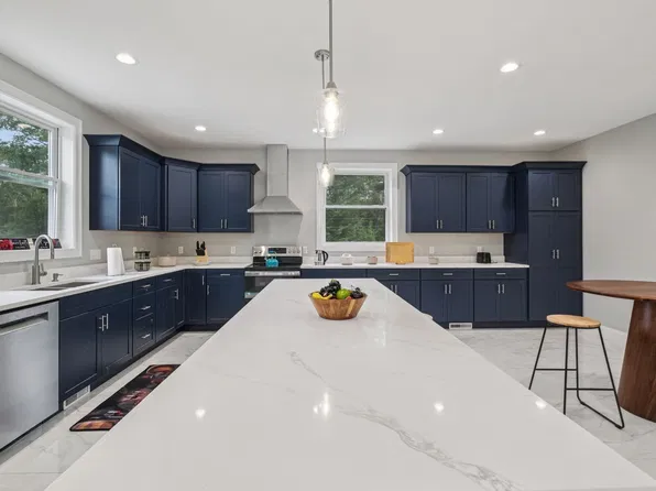 920 Drift Rd, Westport, MA 02790