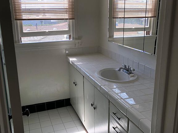 2nd image of 115 Nieto Ave #A