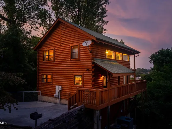 529 Hideaway Ridge Cir, Sevierville, TN 37862