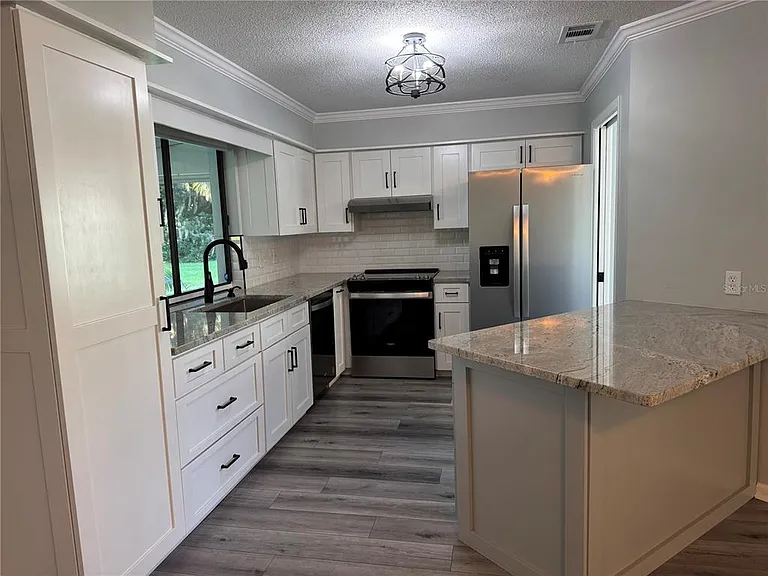 16 Courtney Pl — Photo 23