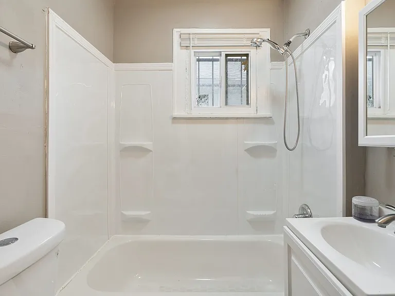 1414 W 32nd St — Photo 9