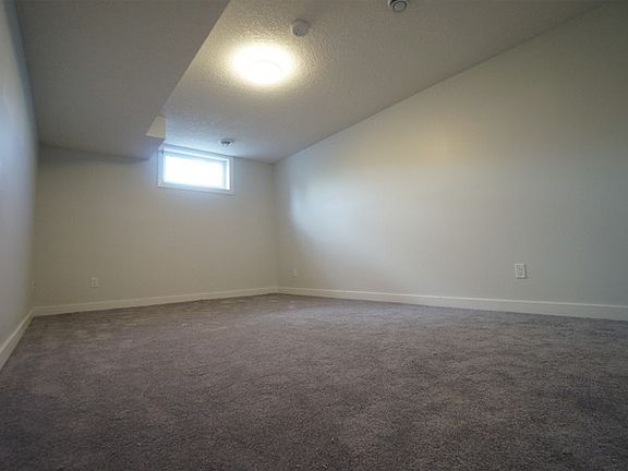 3rd image of 4908 34a Ave NW