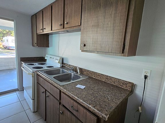 4th image of 2115 6th St