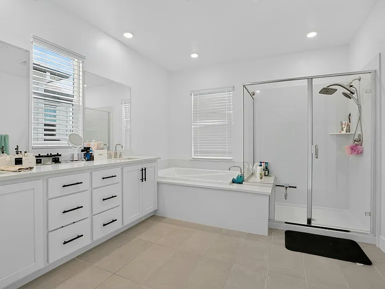 486 N Cloverdale Pl — Photo 15