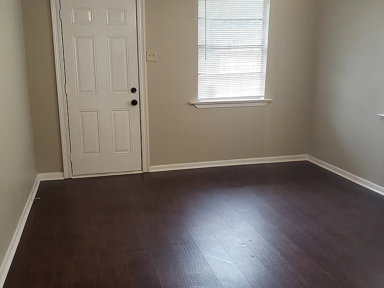 737 E Garfield St — Photo 3