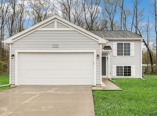 2411 Richardson Ct, Waterford, MI 48327