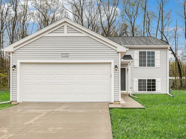 2411 Richardson Ct, Waterford, MI 48327