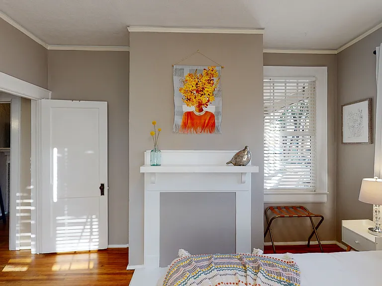 1827 Capitol Ave — Photo 20