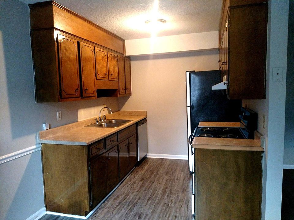 2nd image of 165 Chalet North Ct #165