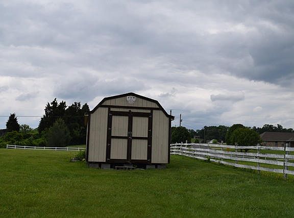 4th image of 2003 Highway 66 S