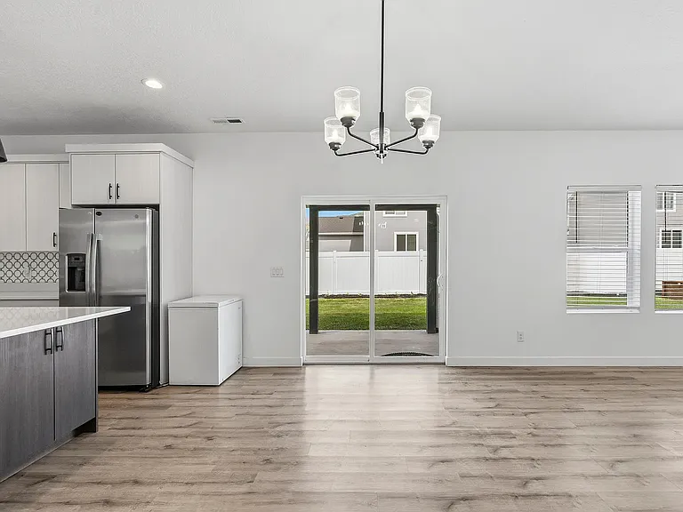 244 N 200 E — Photo 22