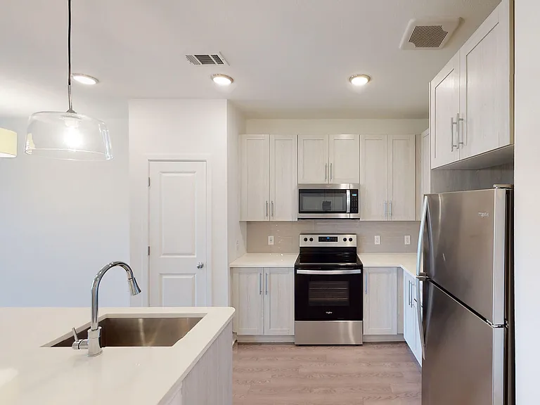 Essex Luxe Apartments — Photo 15