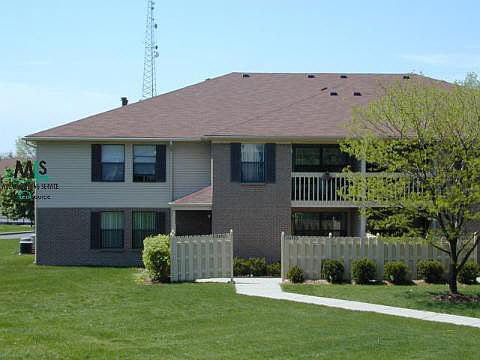 1st image of 19293 Surrey Ln