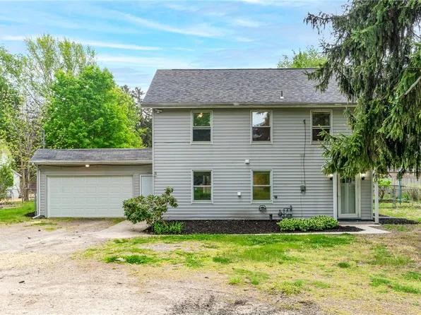 5043 W Lake Rd, Erie, PA 16505