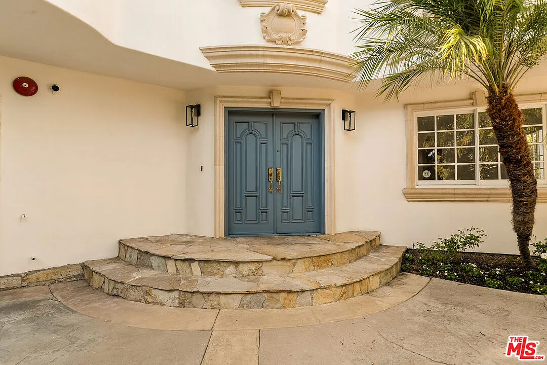 4 bed, 5.0 bath, 4600 sqft, $19,500 — Photo 3