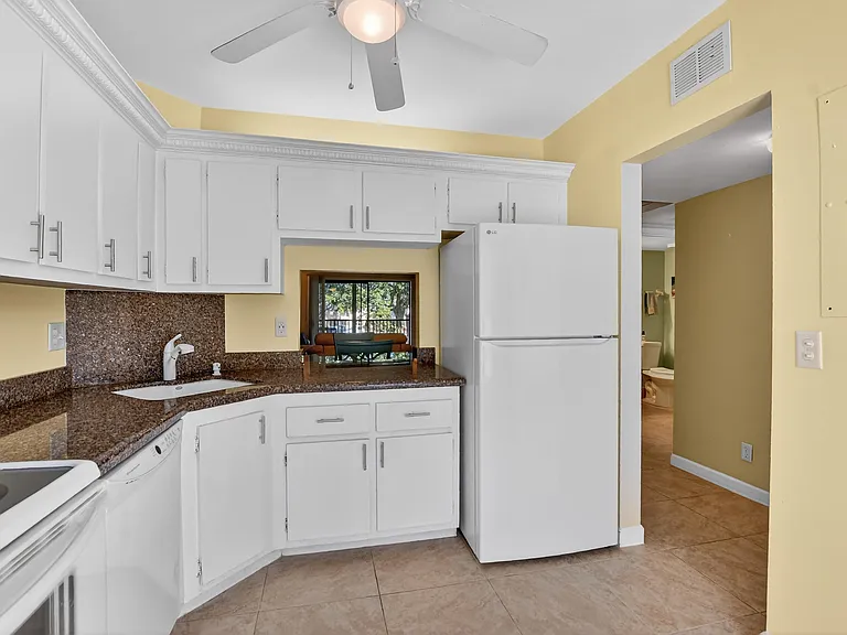 265 SE 10th St #11C — Photo 17