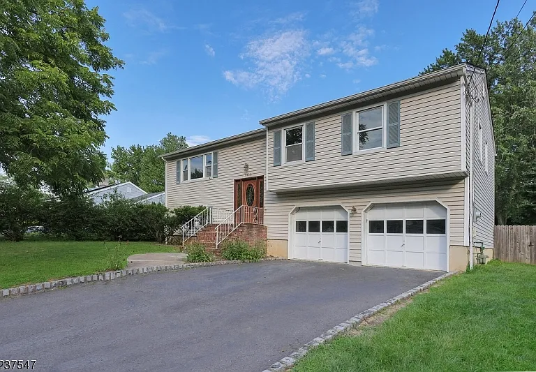 2128 W Broad St — Photo 1