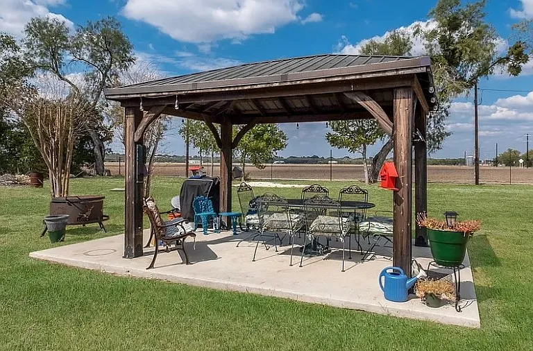 3775 FM 471 N — Photo 9