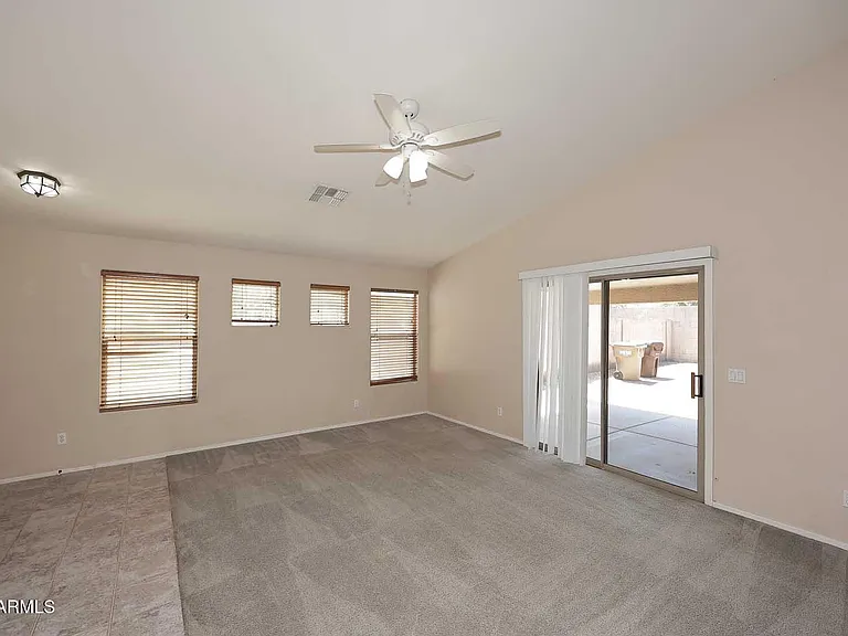 10945 W Loma Ln — Photo 3