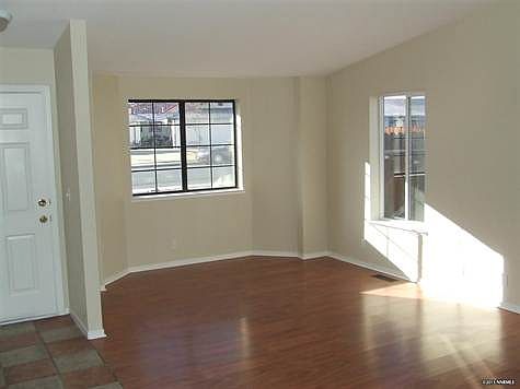5th image of 520 Meadow Glen Dr