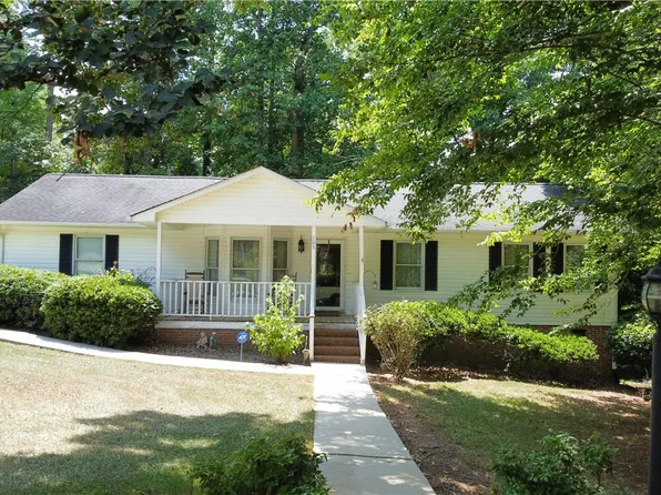 105 Randolph Dr, Iva, SC 29655