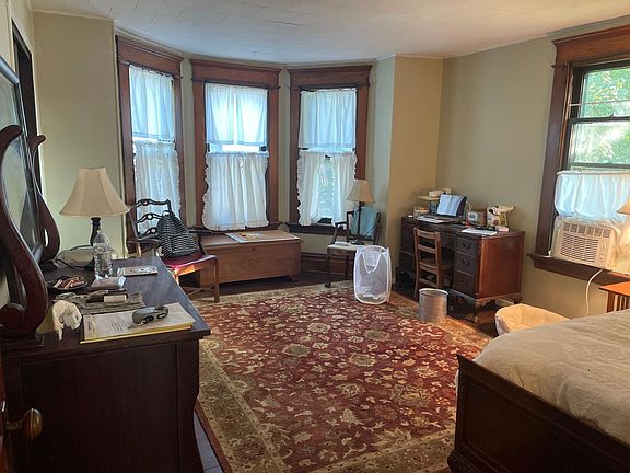2nd image of 16 Franklin St #2NDFLOOR