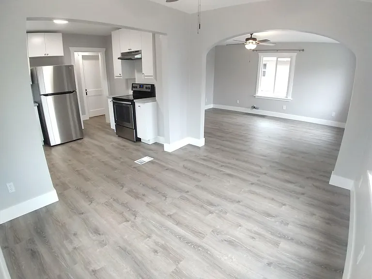 427 E Center St — Photo 4