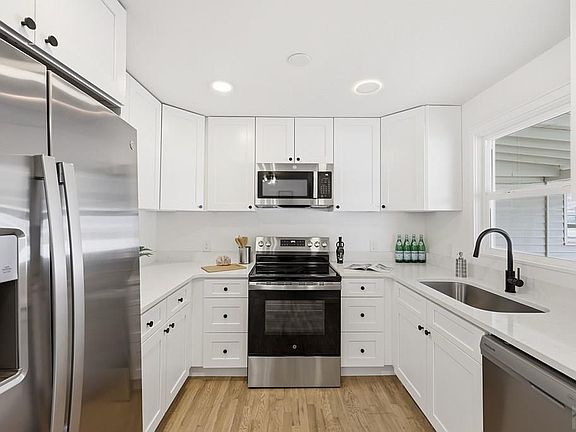 3rd image of 1143 Longwood Ave