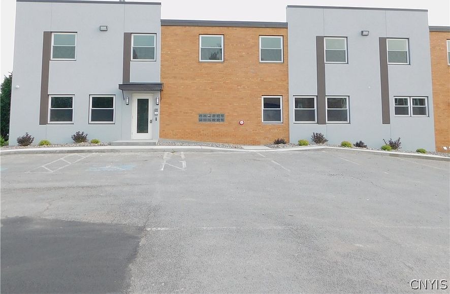 1st image of 413 S Main St