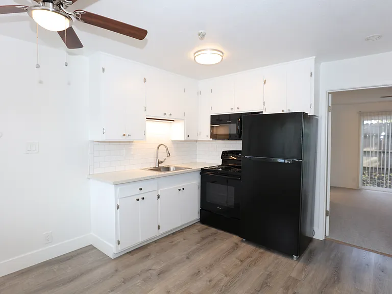 The Grove Apartments — Photo 7