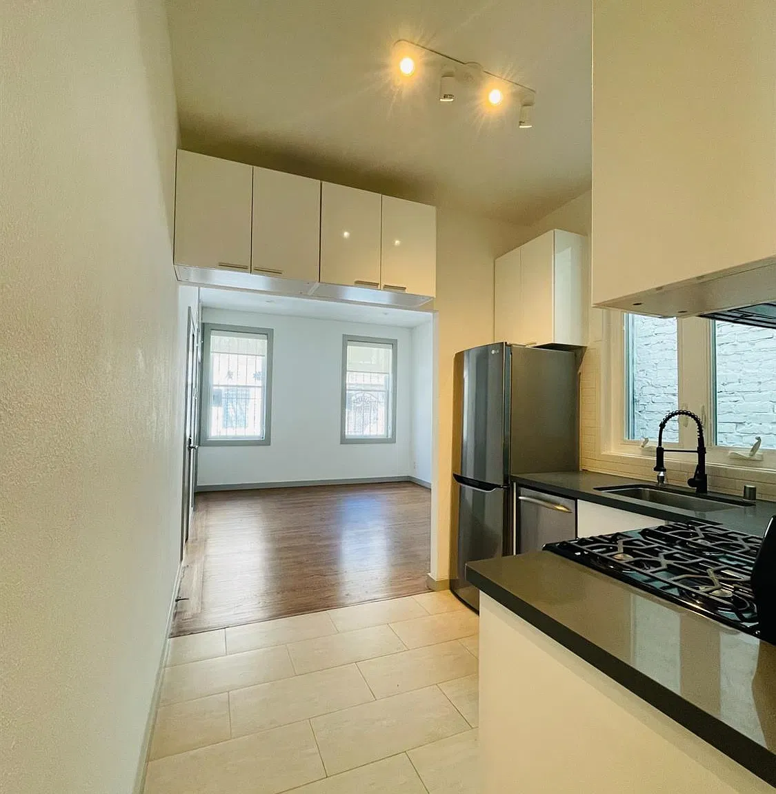 1 bed, 1.0 bath, 650 sqft, $3,250 — Photo 1