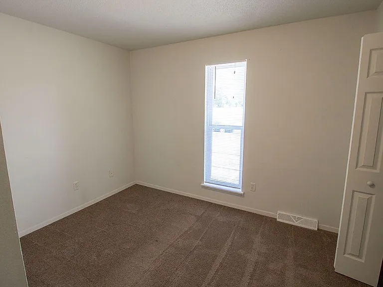 210 Wheaton Ct — Photo 12