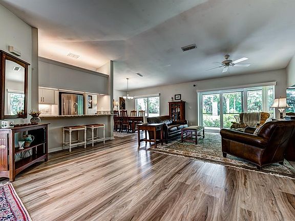 5th image of 320 Dante Dr #320