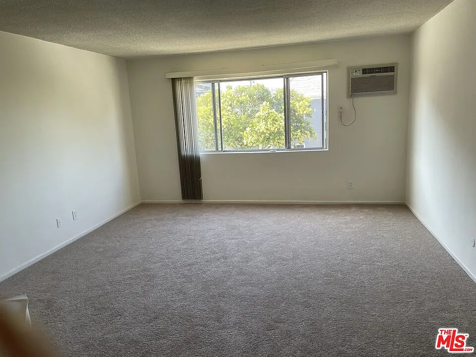 1 bed, 1.0 bath, 840 sqft, $2,300 — Photo 2