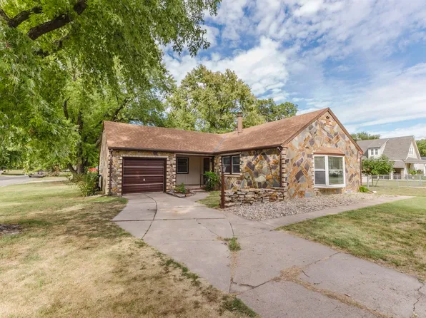 430 W 9th St, Newton, KS 67114