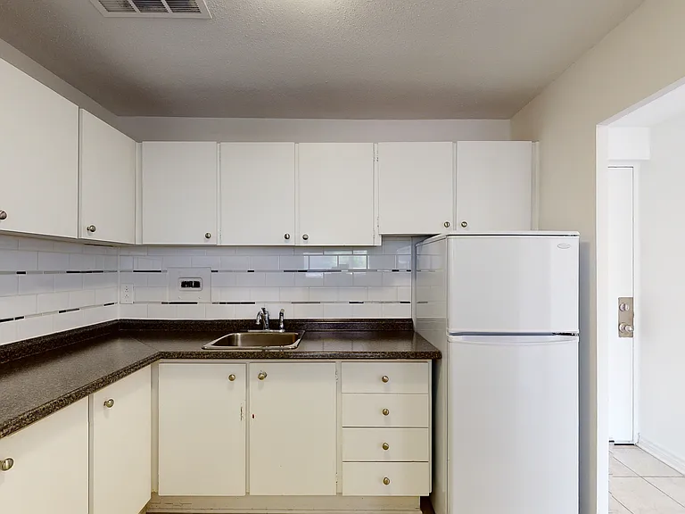 360 Frank St — Photo 23