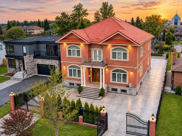 3480 Joan Dr, Mississauga, ON L5B 1T5