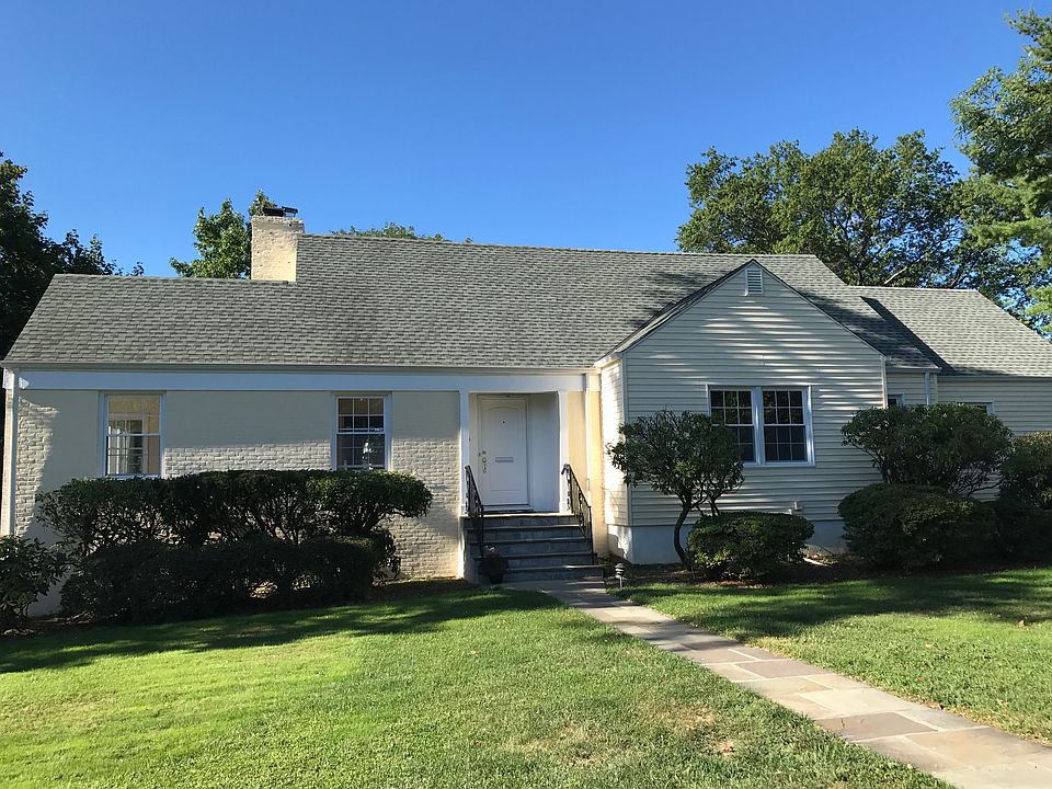 1st image of 6 Beresford Ln