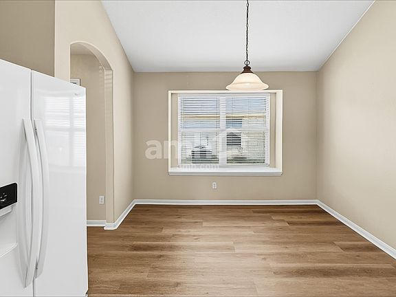 5th image of 275 Goldenrod St