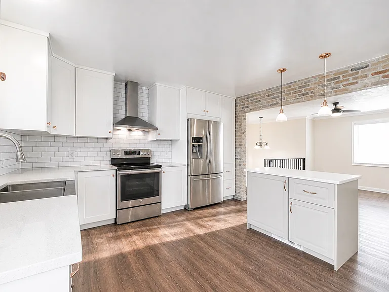 879 S 1635 W — Photo 2