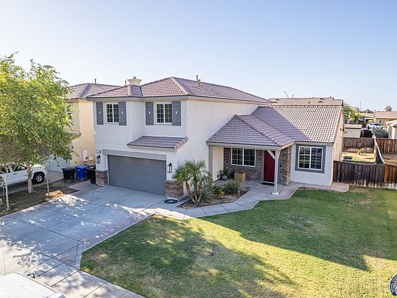 3rd image of 62 W Rocking Horse Dr