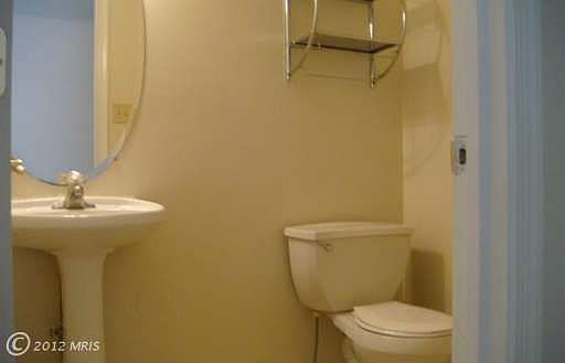 4th image of 22689 Athlone Dr