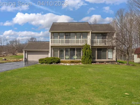 8794 Miller Rd, Clarkston, MI 48348