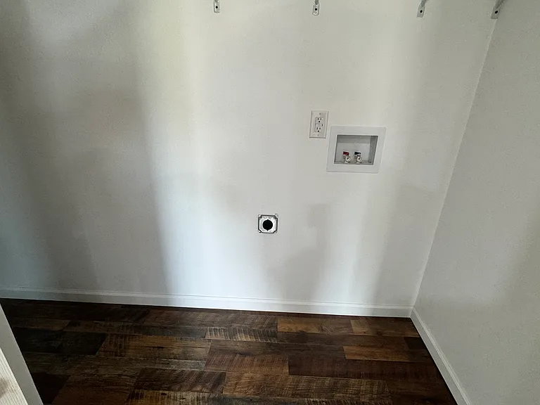 225 N Frisco St — Photo 4