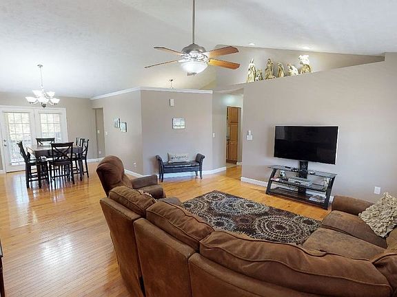 3rd image of 2612 Plantation Dr