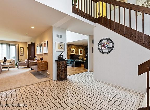2nd image of 275 Red Oak Ln