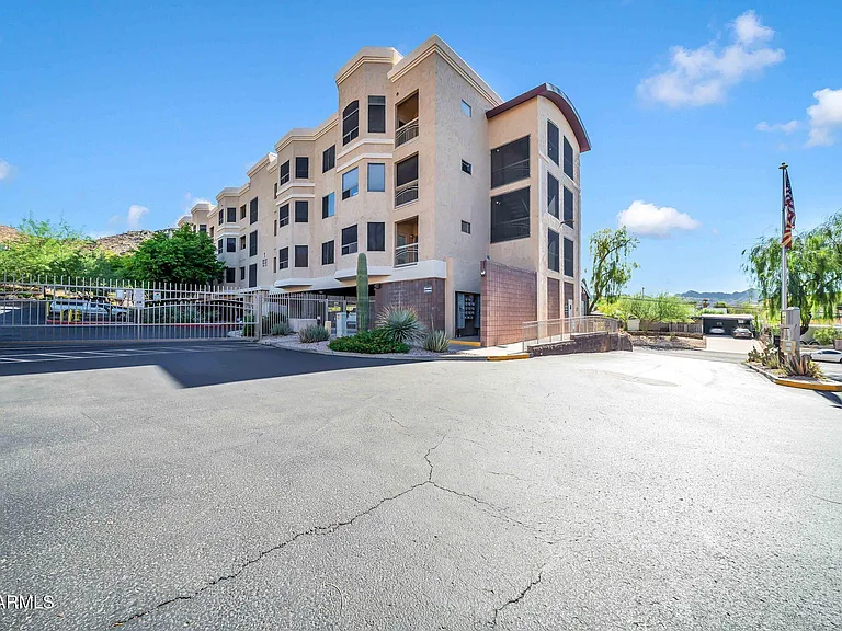 9820 N Central Ave #120 — Photo 1