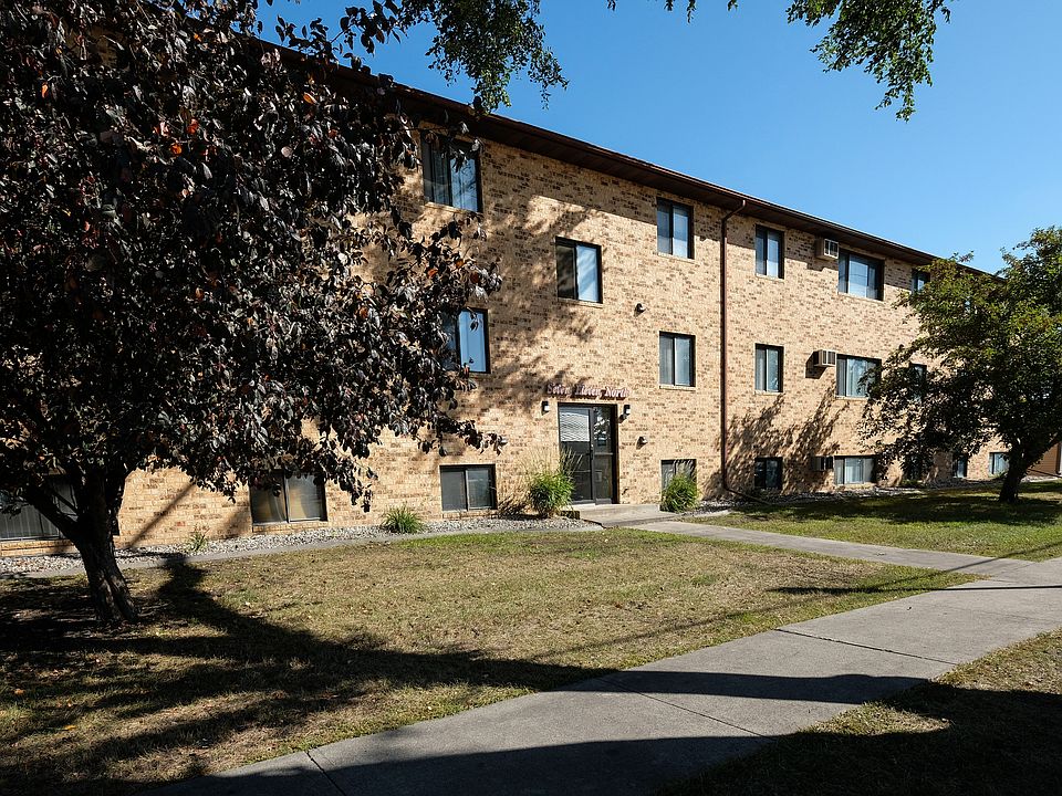 Fargo, ND Monticello Apartments | Exterior