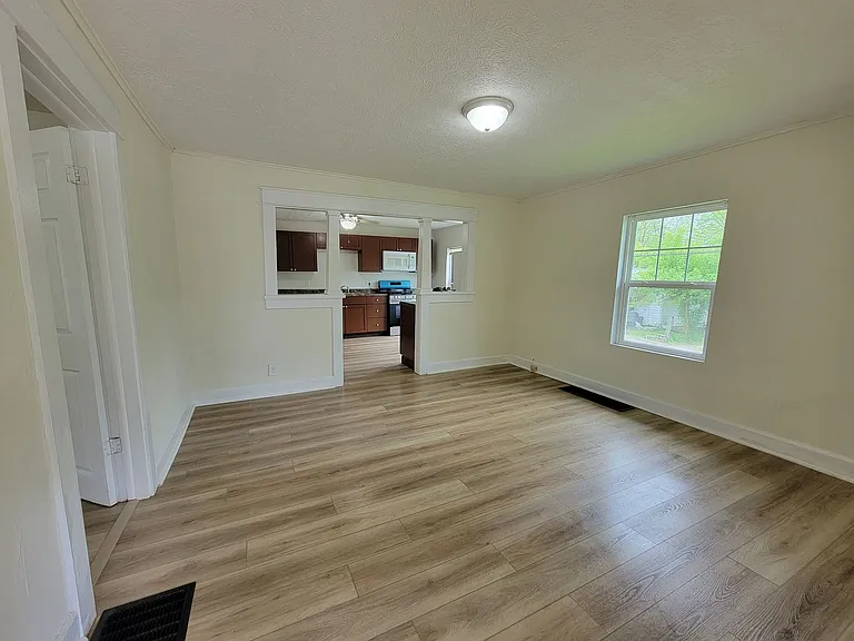 2429 S Broadview Dr — Photo 9