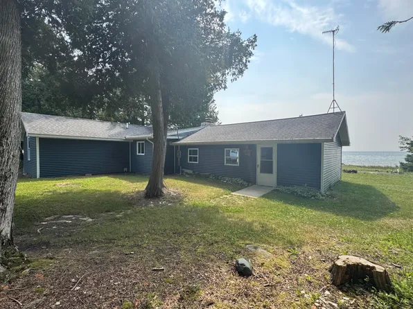 3798 N Saint Martins Point, Hessel, MI 49745